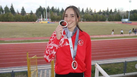 Eskişehirli Atlet Eda Tulum'un Altın Madalyası