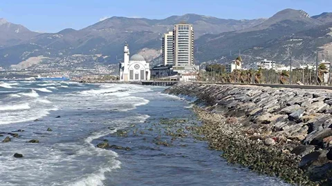 İskenderun Körfezi'nde Denizde Çekilme Yaşandı