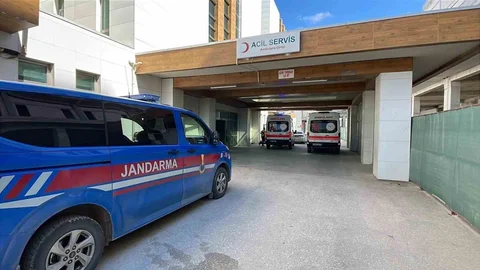 Karaman'da Motosiklet Devrildi, 2 Yaralı