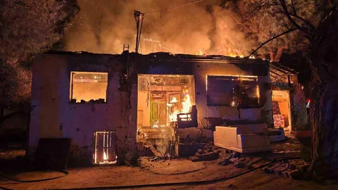 Sultanhisar'da Müstakil Ev Yandı