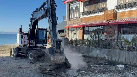 Kumbahçe Sahili Temizleniyor