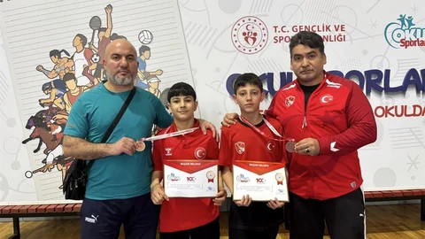 Yunusemre'den Yıldız Güreşçilere Başarı