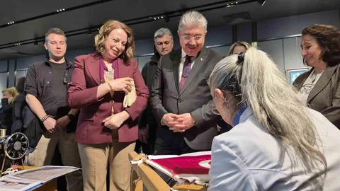 Eskişehir'de Kadın Temalı Sergi Açıldı