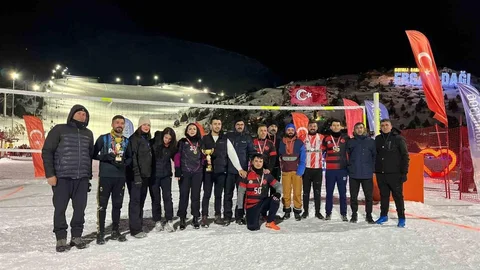 Erzincan'da Kar Voleybolu Turnuvası Tamamlandı
