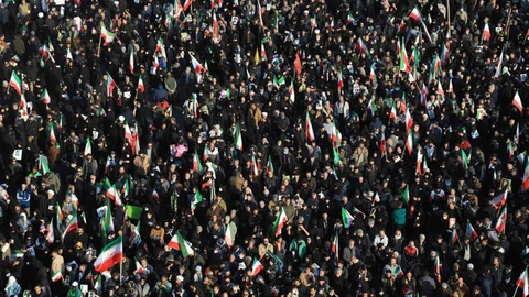 Tahran'da On Binlerce Kişi Destek İçin Toplandı