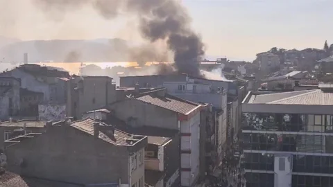 Kocaeli İzmit'te Depo Yangını Panik Yarattı