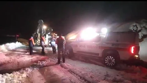 Muş'ta Fırtına Nedeniyle Mahsur Kalan Ekipler Kurtarıldı