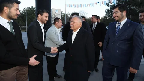 Başkan Büyükkılıç, Gençlerle İftar Yemeğinde Buluştu