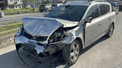 Otomobilin Hafif Ticari Araca Çarpması