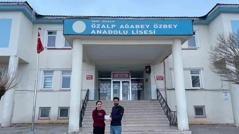 Özalp'te Kitap Okuma Sınavı Ödülleri Verildi