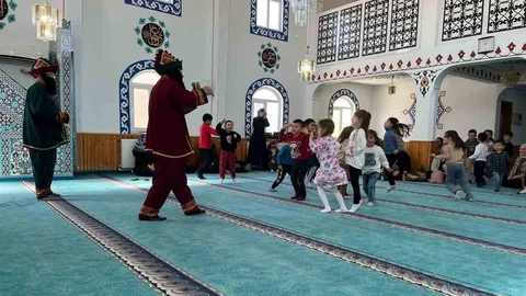 Hisarcık'ta Hacivat ve Karagöz Gösterisi