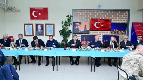 Eskişehir'de Vali Yılmaz İftar Yaptı