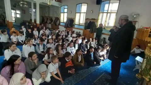 Minik Öğrenciler Hacı Seyit Camii'ni Ziyaret Etti