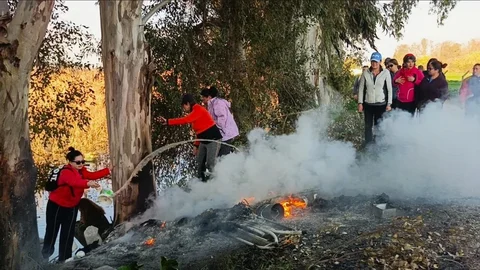 Doğaseverler Aydın'da Yangını Söndürdü