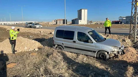 Karaman'da Hafif Ticari Araç Kaza Yaptı