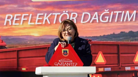 Gaziantep'te Reflektör Dağıtımı Yapıldı
