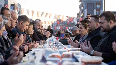 Çamdibi'nde İftar Sofrası Kuruldu