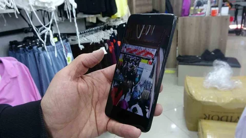 Sivas'ta İndirimli Mağaza Açılışı İzdihama Sebep Oldu