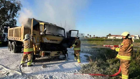 Arsuz’da Kamyonet Yangını