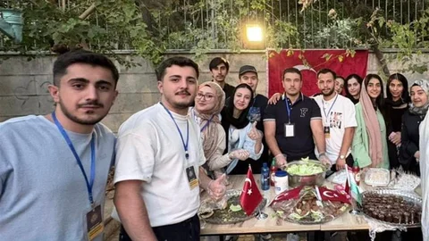 Vanlı Öğrencilerden Türkiye'de Eğitim Çağrısı