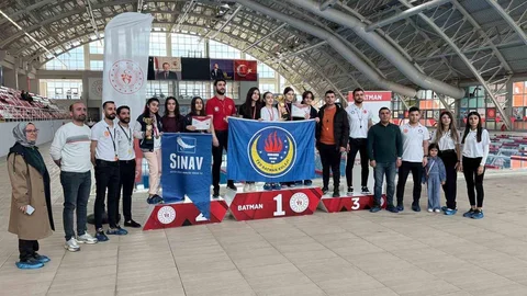 Batman'da Yüzme Şampiyonası Gerçekleşti