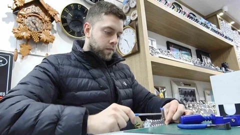 Samsun'da Genç Saat Tamircisi