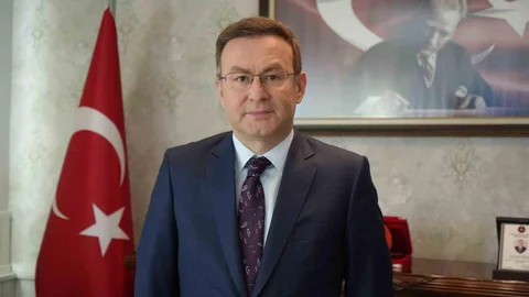Kocaeli'de Kaymakam Demirelli'ye Ödül Verildi