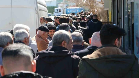 Diyarbakır'da APP Plaka Kuyruğu