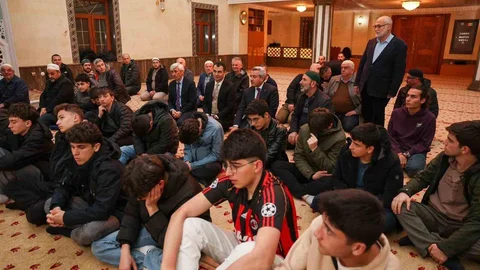 Rize'de Öğrenciler Teravih Namazında Buluşuyor