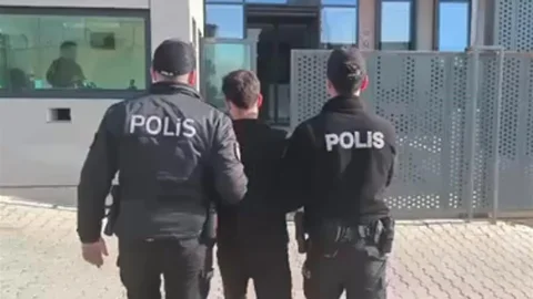 İzmir'de 47 ve 33 Yıl Hapis Cezası ile Aranan İki Şahıs Yakalandı