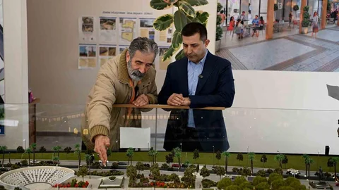 Kuşadası'nda Kent Meydanı Çalışmaları Tamamlanıyor