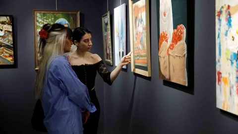 Bursa'da 'Kadın ve Işık' Sergisi Açıldı