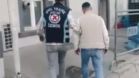 İzmir'de Tehlikeli Sürüşe Ceza Kesildi