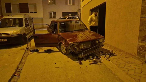 Eskişehir'de Genç Aracını Parçaladı