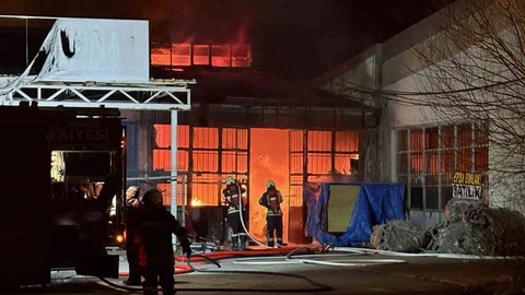 Kayseri'de Mobilya Atölyesi Yangını