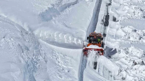 Zorlu Coğrafyada Karla Mücadele Devam Ediyor