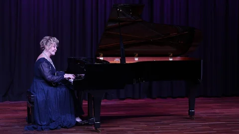 Dünyaca Ünlü Piyanist Denizli'de Konser Verdi