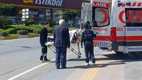 Otomobil Kaldırıma Çarptı: 1 Yaralı