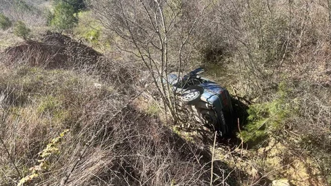 Bilecik'te Otomobil Dereye Düştü