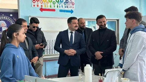 Karayazı'da Bilim Sergisi Yoğun İlgi Gördü