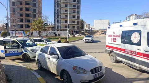 Adıyaman'da Kavşakta Otomobil Çarpışması