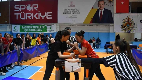 Yıldızlar Bilek Güreşi Müsabakaları Tamamlandı