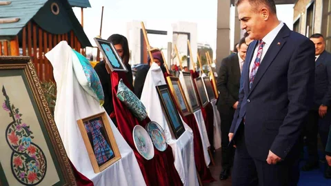 Sanatın Diliyle Değerlerimiz Sergisi Açıldı