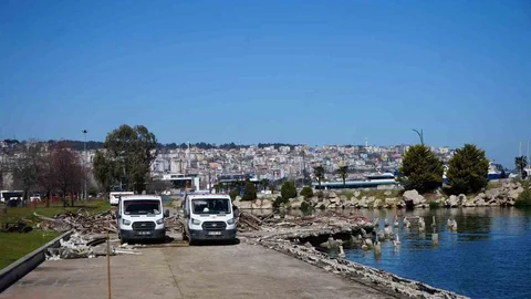Samsun'da Bandırma Vapuru Taşınıyor