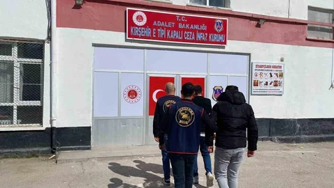 Kırşehir'de Hapis Cezasıyla Aranan İki Kişi Yakalandı