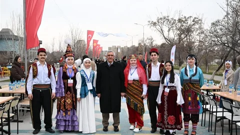 Manas Üniversitesi'nde Geleneksel Sokak İftarı