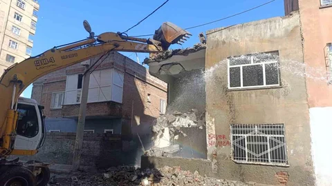 Diyarbakır'da Metruk Yapılar Yıkılıyor
