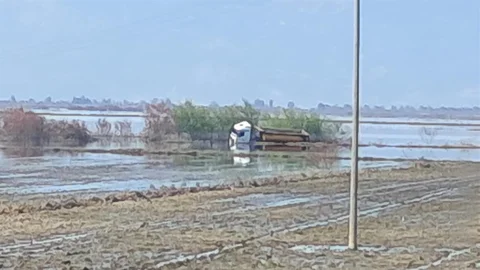 Aydın'da Taşkın Sularında Mahsur Kalan Sürücü Kurtarıldı