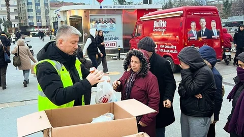 Ümraniye'de İftara Yetişemeyenlere Destek