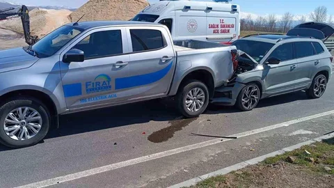 Bingöl'de Trafik Kazasında 4 Yaralı